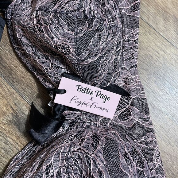 Bettie Page X Playful Promises Unlined Full Coverage Bra NWT Size 38C Bullet Bra - Picture 2 of 5